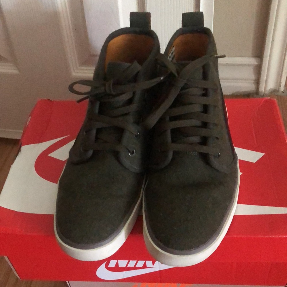 Timberland Mid Rise Shoe - Picture 3 of 3